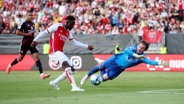 NUREMBERG, GERMANY - JULY 13: Folarin Balogun of Arsenal misses a chance past Carl Klaus of 1. FC Nürnberg during the pre-season friendly match between 1. FC Nürnberg and Arsenal FC at Max-Morlock Stadion on July 13, 2023 in Nuremberg, Germany. (Photo by Alex Grimm/Getty Images)