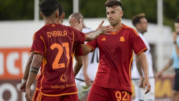 ALBUFEIRA, PORTUGAL - JULY 29: AS Roma players Stephan El Shaarawy and Paulo Dybala celebrate during the pre-season friendly match between AS Roma and Estrela Amadora at Estadio Municipal de Albufeira on July 29, 2023 in Albufeira, Portugal. (Photo by Luciano Rossi/AS Roma via Getty Images)