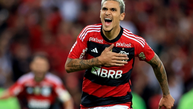 RIO DE JANEIRO, BRAZIL - JULY 05: Pedro of Flamengo celebrates after scoring the first goal of his team during a Copa Do Brasil 2023 Quarter Final match between Flamengo and Athletico Paranaense at Maracana Stadium on July 05, 2023 in Rio de Janeiro, Brazil. (Photo by Buda Mendes/Getty Images)