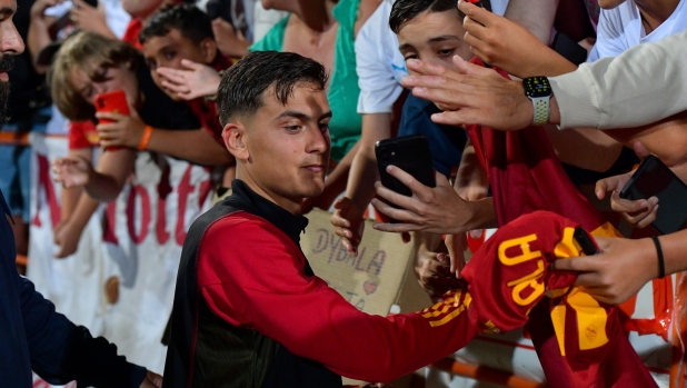 ALBUFEIRA, PORTUGAL - JULY 29: Paulo Dybala of AS Roma greets fans after  the pre-season friendly match between AS Roma and Estrela da Amadora at Estadio Municipal de Albufeira on July 29, 2023 in Albufeira, Portugal. (Photo by Fabio Rossi/AS Roma via Getty Images)