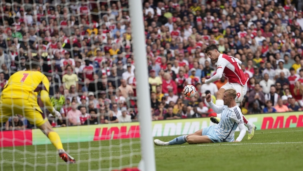 Arsenal's Kai Havertz, right, shots on goal during the English Premier League soccer match between Arsenal and Nottingham Forest at Emirates stadium in London, Saturday, Aug. 12, 2023. (AP Photo/Kirsty Wigglesworth)