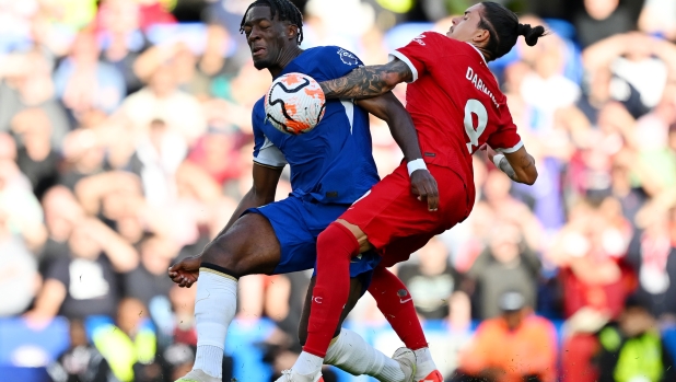 LONDON, ENGLAND - AUGUST 13: Axel Disasi of Chelsea and Darwin Nunez of Liverpool battle for possession during the Premier League match between Chelsea FC and Liverpool FC at Stamford Bridge on August 13, 2023 in London, England. (Photo by Clive Mason/Getty Images)