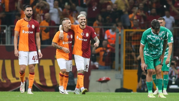 ISTANBUL, TURKEY - AUGUST 15: Mauro Icardi of Galatasaray celebrates after scoring his team's first goal during the UEFA Champions League third qualifying round second leg match between Galatasaray and Olimpija Ljubljana at Ali Sami Yen Arena on August 15, 2023 in Istanbul, Turkey. (Photo by Ahmad Mora/Getty Images)