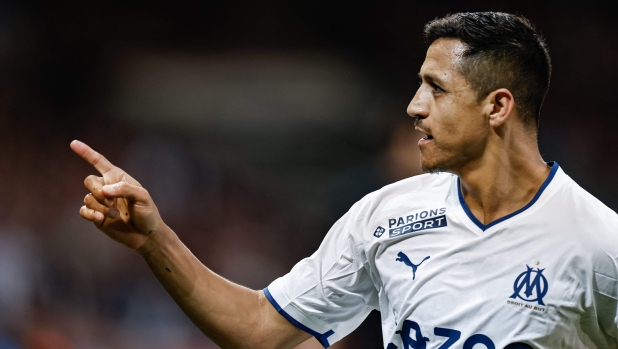 Marseille's Chilean forward Alexis Sanchez gestures during the French L1 football match between Lille LOSC and Olympique Marseille (OM) at the Pierre-Mauroy stadium in Villeneuve-d'Ascq, northern France, on May 20, 2023. (Photo by Sameer Al-DOUMY / AFP)