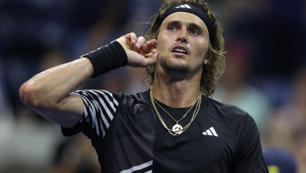 NEW YORK, NEW YORK - SEPTEMBER 04: Alexander Zverev of Germany reacts during the fifth set against Jannik Sinner of Italy during their Men's Singles Fourth Round match on Day Eight of the 2023 US Open at the USTA Billie Jean King National Tennis Center on September 04, 2023 in the Flushing neighborhood of the Queens borough of New York City.   Al Bello/Getty Images/AFP (Photo by AL BELLO / GETTY IMAGES NORTH AMERICA / Getty Images via AFP)