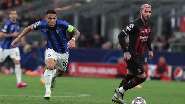 MILAN, ITALY - MAY 10: Lautaro Martinez of FC Internazionale is challenged by Theo Hernandez of AC Milan during the UEFA Champions League semi-final first leg match between AC Milan and FC Internazionale at San Siro on May 10, 2023 in Milan, Italy. (Photo by Emilio Andreoli - Inter/Inter via Getty Images) - andata semifinali Champions League Milan vs Inter 0-2