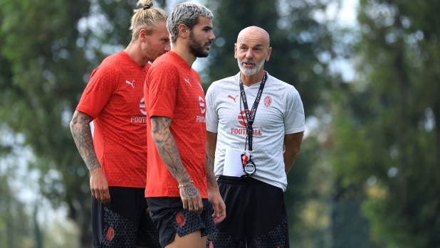 CAIRATE, ITALY - SEPTEMBER 14: (L-R) Simon Kjaer of AC Milan, Theo Hernandez and Stefano Pioli Head coach of AC Milan looks on during an AC Milan training session at Milanello on September 14, 2023 in Cairate, Italy. (Photo by Giuseppe Cottini/AC Milan via Getty Images)