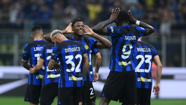 MILAN, ITALY - SEPTEMBER 16: Marcus Thuram of FC Internazionale celebrates after scoring his team's second goal with teammate Denzel Dumfries during the Serie A TIM match between FC Internazionale and AC Milan at Stadio Giuseppe Meazza on September 16, 2023 in Milan, Italy. (Photo by Mattia Pistoia - Inter/Inter via Getty Images)