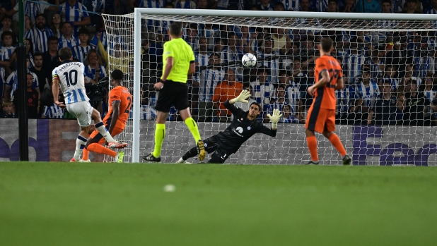 SAN SEBASTIAN, SPAIN - SEPTEMBER 20:  Yanno Sommer of FC Internazionale in action during the UEFA Champions League match between Real Sociedad and FC Internazionale  at Reale Arena on September 20, 2023 in San Sebastian, Spain. (Photo by Mattia Ozbot - Inter/Inter via Getty Images)