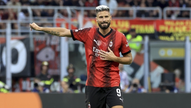MILAN, ITALY - SEPTEMBER 19: Olivier Giroud of AC Milan gestures during the UEFA Champions League match between AC Milan and Newcastle United FC at Stadio Giuseppe Meazza on September 19, 2023 in Milan, Italy. (Photo by Giuseppe Cottini/AC Milan via Getty Images)