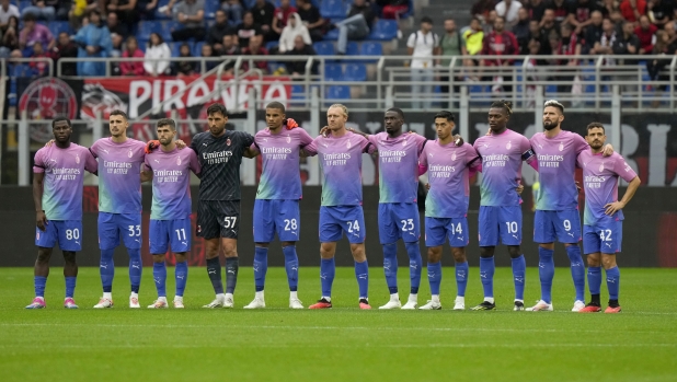AC Milan players observe a minute of silence to honour late former Milan player Giovanni Lodetti, prior to the Serie A soccer match between AC Milan and Hellas Verona at the San Siro stadium in Milan, Italy, Saturday, Sept. 23, 2023. (AP Photo/Luca Bruno)