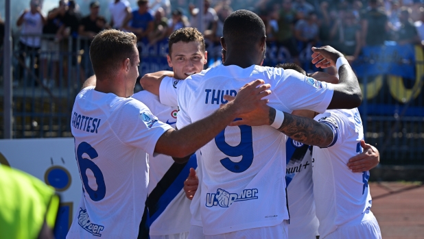 EMPOLI, ITALY - SEPTEMBER 24:  Federico Dimarco of FC Internazionale celebrates with team-mates after scoring the goal during the Serie A TIM match between Empoli FC and FC Internazionale at Stadio Carlo Castellani on September 24, 2023 in Empoli, Italy. (Photo by Mattia Ozbot - Inter/Inter via Getty Images)