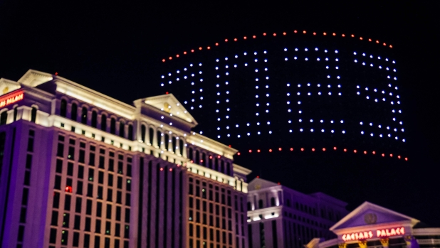 A drone light show is displayed above Caesars Palace during the Formula 1 Las Vegas Grand Prix Launch Party ahead of the 2023 Inaugural Las Vegas Grand Prix, at Caesars Palace, in Las Vegas, Nevada, on November 5, 2022. - The inaugural Las Vegas F1 Grand Prix will take place November 16-18, 2023. (Photo by WADE VANDERVORT / AFP)