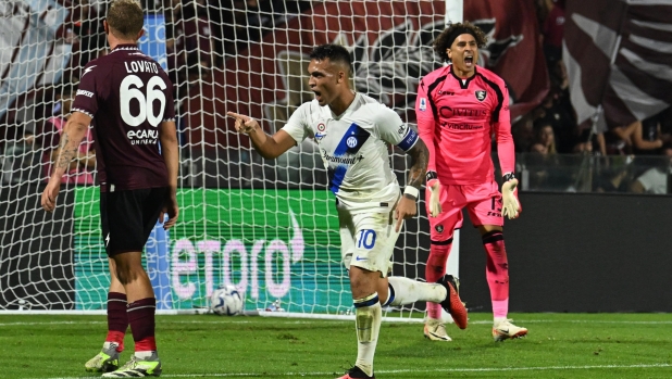 Inter's Lautaro Martinez jubilates after scoring the fourth goal during the Italian Serie A soccer match US Salernitana vs FC Inter at the Arechi stadium in Salerno, Italy, 30 September 2023. ANSA/MASSIMO PICA