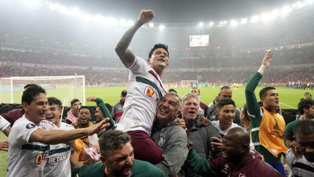 Brazil's Fluminense players celebrate winning 2-1 against Brazil's Internacional at the end of a Copa Libertadores semifinal second leg soccer match at Beira Rio stadium in Porto Alegre, Brazil, Wednesday, Oct. 4, 2023. (AP Photo/Andre Penner)