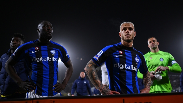 LA SPEZIA, ITALY - MARCH 10:  Romelu Lukaku and Federico Dimarco of FC Internazionale  reacts at the end of the Serie A match between Spezia Calcio and FC Internazionale at Stadio Alberto Picco on March 10, 2023 in La Spezia, Italy. (Photo by Mattia Ozbot - Inter/Inter via Getty Images)