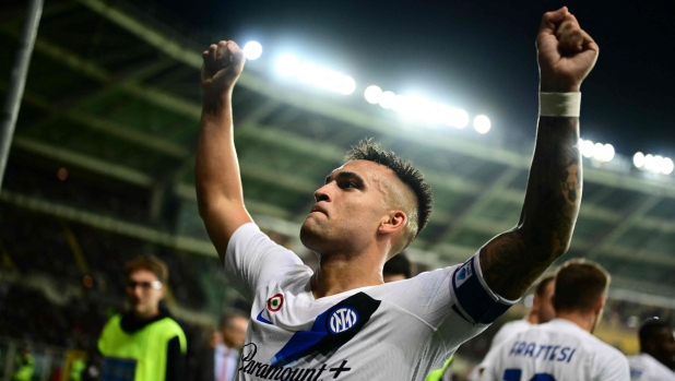 Inter Milan's Argentine forward #10 Lautaro Martinez celebrates after scoring the team's second goal during the Italian Serie A football match between Torino and Inter Milan, at Torino's Olympic Stadium, in Turin on October 21, 2023. (Photo by Marco BERTORELLO / AFP)