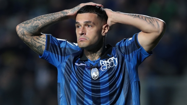 BERGAMO, ITALY - OCTOBER 22: Gianluca Scamacca of Atalanta BC reacts after a missed chance during the Serie A TIM match between Atalanta BC and Genoa CFC at Gewiss Stadium on October 22, 2023 in Bergamo, Italy. (Photo by Emilio Andreoli/Getty Images)