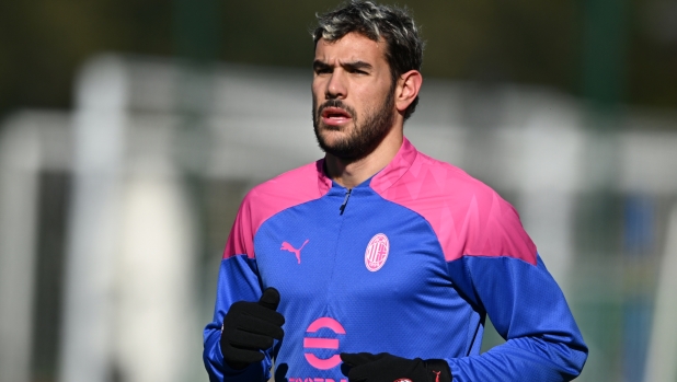 CAIRATE, ITALY - NOVEMBER 05: Theo Hernandez of AC Milan in action during a training session at Milanello on November 05, 2023 in Cairate, Italy. (Photo by Claudio Villa/AC Milan via Getty Images)