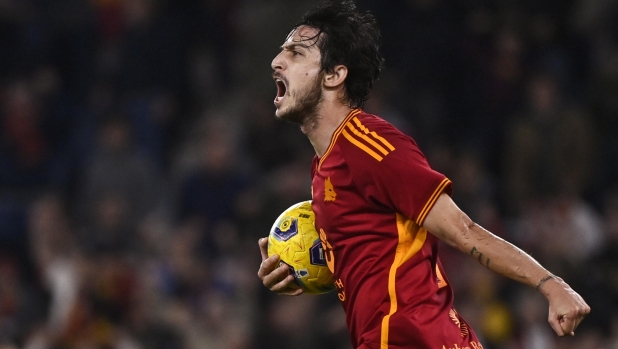 RomaÕs Sardar Azmoun celebrates his goal during the Serie A soccer match between AS Roma and US Lecce at the Olimpico stadium in Rome, Italy, 5 November 2023. ANSA/RICCARDO ANTIMIANI