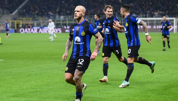 MILAN, ITALY - NOVEMBER 12:  Federico Dimarco of FC Internazionale celebrates after scoring the goal during the Serie A TIM match between FC Internazionale and Frosinone Calcio at Stadio Giuseppe Meazza on November 12, 2023 in Milan, Italy. (Photo by Mattia Pistoia - Inter/Inter via Getty Images)
