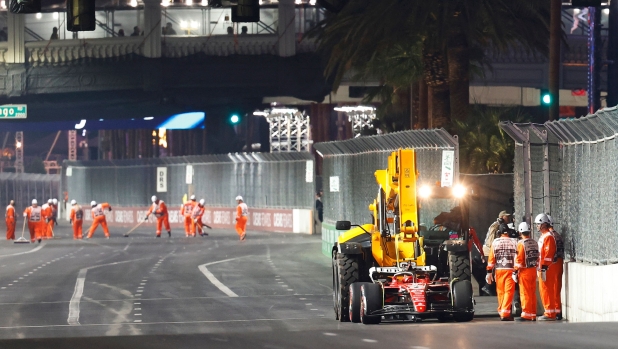 LAS VEGAS, NEVADA - NOVEMBER 16: The car of Carlos Sainz of Spain and Ferrari is removed from the circuit on a truck after stopping on track during practice ahead of the F1 Grand Prix of Las Vegas at Las Vegas Strip Circuit on November 16, 2023 in Las Vegas, Nevada.   Chris Graythen/Getty Images/AFP (Photo by Chris Graythen / GETTY IMAGES NORTH AMERICA / Getty Images via AFP)