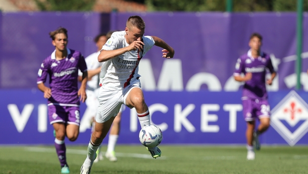 FLORENCE, ITALY - SEPTEMBER 30: Francesco Camarda of AC Milan in action durign the match between of ACF Fiorentina U19 v AC Milan U19 at Rocco B Commissiso Viola Park on September 30, 2023 in Bagno a Ripoli, Italy. (Photo by Gabriele Maltinti/AC Milan via Getty Images)