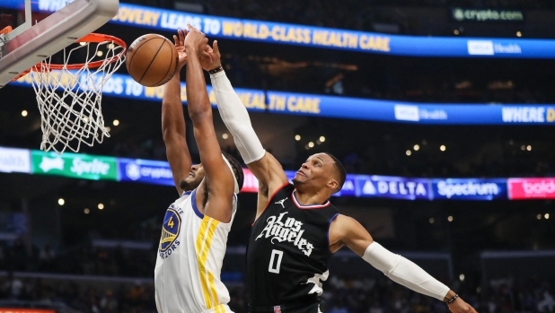 LOS ANGELES, CALIFORNIA - DECEMBER 02: Russell Westbrook #0 of the LA Clippers blocks a shot by Moses Moody #4 of the Golden State Warriors in the second quarter at Crypto.com Arena on December 02, 2023 in Los Angeles, California. NOTE TO USER: User expressly acknowledges and agrees that, by downloading and or using this photograph, User is consenting to the terms and conditions of the Getty Images License Agreement.   Meg Oliphant/Getty Images/AFP (Photo by Meg Oliphant / GETTY IMAGES NORTH AMERICA / Getty Images via AFP)