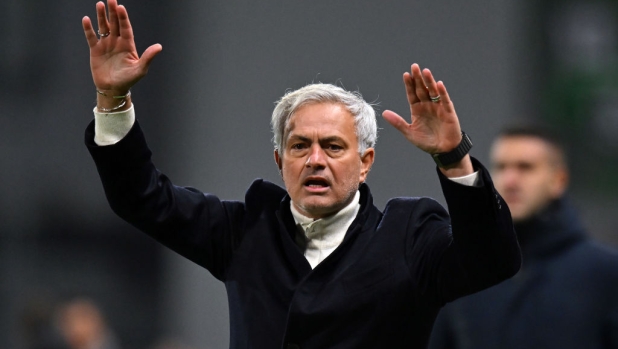 REGGIO NELL'EMILIA, ITALY - DECEMBER 03: Jose Mourinho, Head Coach of AS Roma, gestures during the Serie A TIM match between US Sassuolo and AS Roma at Mapei Stadium - Citta' del Tricolore on December 03, 2023 in Reggio nell'Emilia, Italy. (Photo by Alessandro Sabattini/Getty Images)
