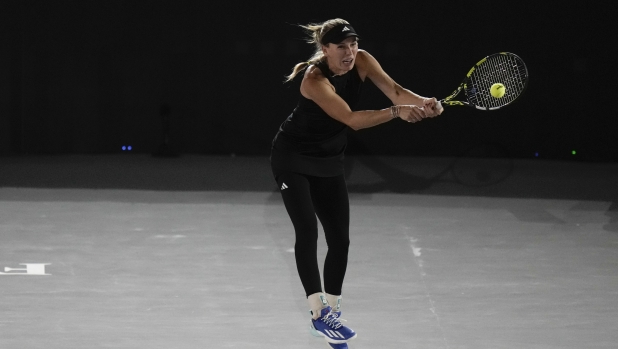 Caroline Wozniacki, of Denmark, returns the ball during an exhibition tennis match against Maria Sakkari of Greece, at the Plaza de Toros bullring in Mexico City, Wednesday, Nov. 29, 2023. (AP Photo/Eduardo Verdugo)