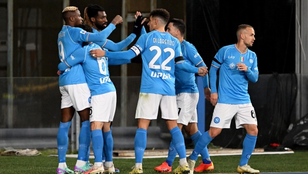 NAPLES, ITALY - DECEMBER 16: Victor Osimhen of SSC Napoli (L) celebrates with teammates after scoring their team's first goal during the Serie A TIM match between SSC Napoli and Cagliari Calcio at Stadio Diego Armando Maradona on December 16, 2023 in Naples, Italy. (Photo by Francesco Pecoraro/Getty Images)