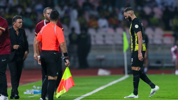 MECCA, SAUDI ARABIA - NOVEMBER 30: Karim Benzema of Al Ittihad is injured during the Saudi Pro League match between Al-Ittihad and Al-Khaleej at King Abdulaziz Sport City Stadium on November 30, 2023 in Mecca, Saudi Arabia. (Photo by Yasser Bakhsh/Getty Images)