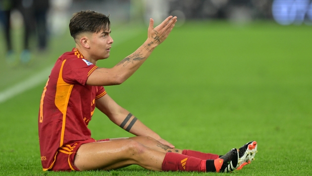 Foto Alfredo Falcone/LaPresse 07 Gennaio 2024 - Roma, Italia - sport, calcio - Roma vs Atalanta - Campionato italiano di calcio Serie A TIM 2023/2024 - Stadio Olimpico di Roma.  Nella foto:Paulo Dybala (21 AS Roma)  Foto Alfredo Falcone/LaPresse January 07, 2024 Rome, Italy - sport, soccer - Roma vs Atalanta - Italian Serie A Football Championship 2023/2024 - Olimpic Stadium în Rome.  In the pic: Paulo Dybala (21 AS Roma)