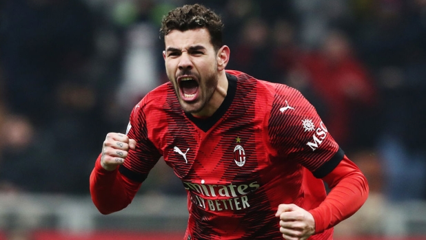 MILAN, ITALY - JANUARY 14: Theo Hernandez of AC Milan celebrates scoring their team's third goal during the Serie A TIM match between AC Milan and AS Roma - Serie A TIM  at Stadio Giuseppe Meazza on January 14, 2024 in Milan, Italy. (Photo by Marco Luzzani/Getty Images)