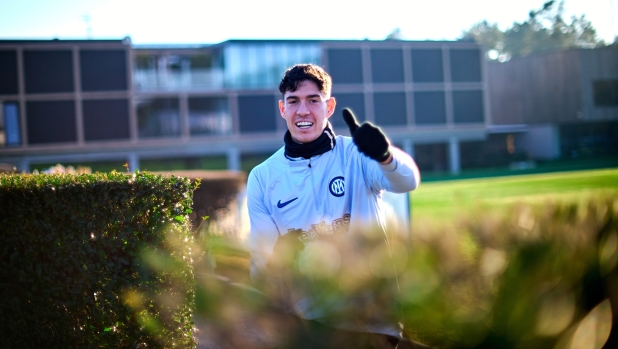 COMO, ITALY - JANUARY 12: (EDITORS NOTE: This Image was created using a analog manual lens) Alessandro Bastoni of FC Internazionale looks on  during the FC Internazionale training session at the club's training ground Suning Training Center at Appiano Gentile on January 12, 2024 in Como, Italy. (Photo by Mattia Ozbot - Inter/Inter via Getty Images)