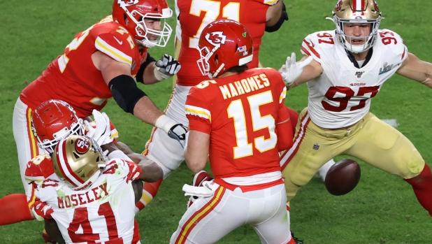 MIAMI, FLORIDA - FEBRUARY 02: Patrick Mahomes #15 of the Kansas City Chiefs fumbles the ball against the San Francisco 49ers during the third quarter in Super Bowl LIV at Hard Rock Stadium on February 02, 2020 in Miami, Florida.   Elsa/Getty Images/AFP (Photo by ELSA / GETTY IMAGES NORTH AMERICA / Getty Images via AFP)