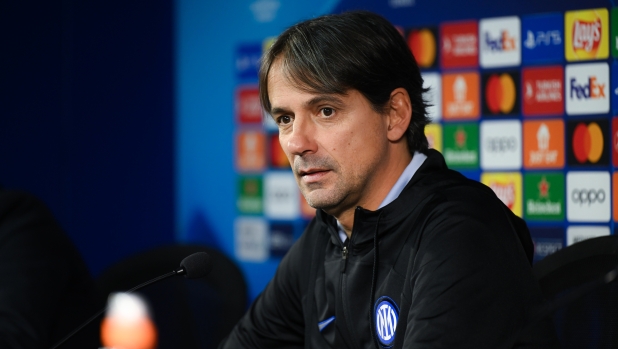 COMO, ITALY - DECEMBER 11: Head Coach Simone Inzaghi of FC Internazionale speaks to the media during the FC Internazionale press conference, ahead of tomorrow's UEFA Champions League 2023/24 Group Stage match against Real Sociedad, at Suning Training Centre at Appiano Gentile on December 11, 2023 in Como, Italy. (Photo by Mattia Pistoia - Inter/Inter via Getty Images)