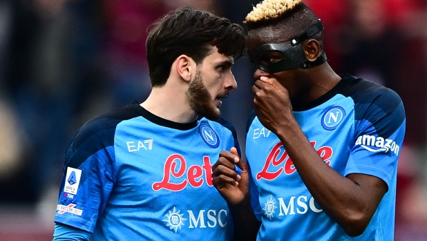 Napoli's Nigerian forward Victor Osimhen (R) talks to Napoli's Georgian forward Khvicha Kvaratskhelia during the Italian Serie A football match between Torino and Napoli on March 19, 2023 at the Olympic stadium in Turin. (Photo by Marco BERTORELLO / AFP)