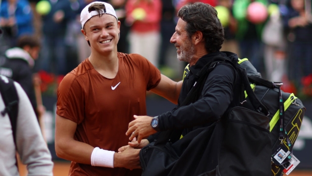 ROME, ITALY - MAY 17: Holger Rune of Denmark (L) celebrates with Patrick Mouratoglou after his victory against Novak Djokovic of Serbia in their Men's Singles quarter-final match on day ten of Internazionali BNL D'Italia 2023 at Foro Italico on May 17, 2023 in Rome, Italy. (Photo by Alex Pantling/Getty Images)