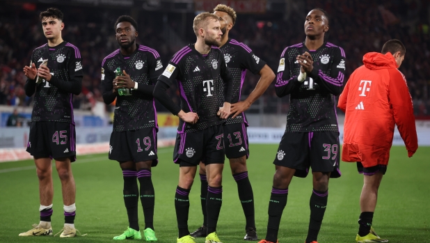 FREIBURG IM BREISGAU, GERMANY - MARCH 01:  Players of Bayern Muenchen look dejected after the Bundesliga match between Sport-Club Freiburg and FC Bayern München at Europa-Park Stadion on March 01, 2024 in Freiburg im Breisgau, Germany. (Photo by Alex Grimm/Getty Images)