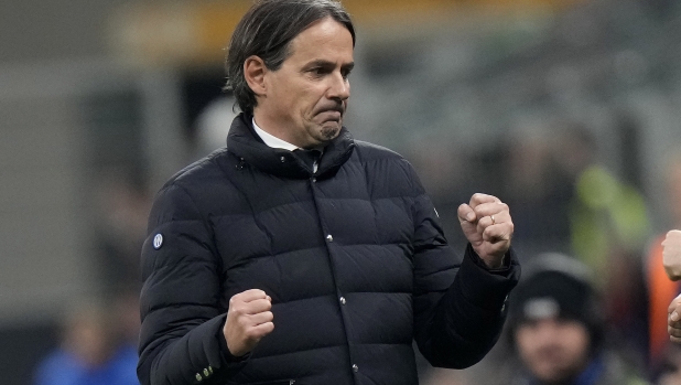Inter Milan's head coach Simone Inzaghi, left. celebrates after the end of the Serie A soccer match between Inter Milan and Genoa at the San Siro stadium in Milan, Italy, Monday, March 4, 2024. (AP Photo/Luca Bruno)