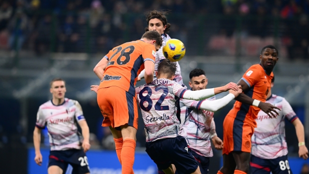 MILAN, ITALY - DECEMBER 20:  Benjamin Pavard of FC Internazionale competes for the ball with Kacper Urbanski of Bologna FC during the Coppa Italia Match between FC Internazionale and Bologna FC at Giuseppe Meazza Stadium on December 20, 2023 in Milan, Italy. (Photo by Mattia Pistoia - Inter/Inter via Getty Images)