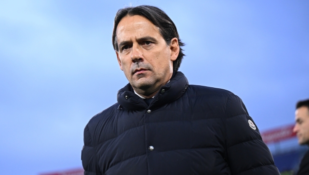 BOLOGNA, ITALY - MARCH 09:  Head coach of FC Internazionale Simone Inzaghi looks on before the Serie A TIM match between Bologna FC and FC Internazionale - Serie A TIM  at Stadio Renato Dall'Ara on March 09, 2024 in Bologna, Italy. (Photo by Mattia Ozbot - Inter/Inter via Getty Images)