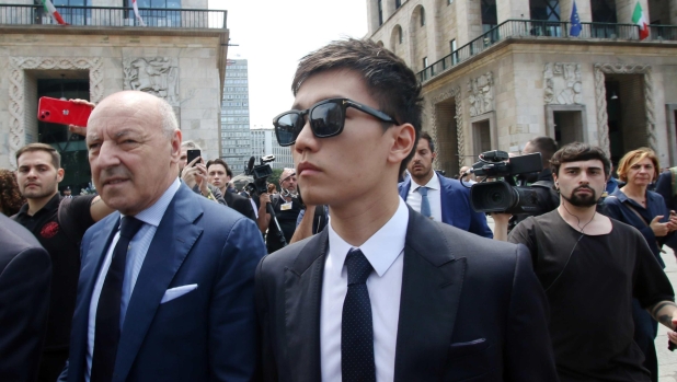 Giuseppe Marotta (S) e Steven Zhang ai funerali dell'ex presidente del Consiglio, Silvio Berlusconi, Milano, 14 giugno2023.  ANSA/PAOLO SALMOIRAGO
