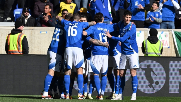 HARRISON, NEW JERSEY - MARCH 24: Lorenzo Pellegrini of Italy celebrates with team-mates after scoring a goal during the International Friendly match between Ecuador and Italy at Red Bull Arena on March 24, 2024 in Harrison, New Jersey.   Claudio Villa/Getty Images/AFP (Photo by CLAUDIO VILLA / GETTY IMAGES NORTH AMERICA / Getty Images via AFP)