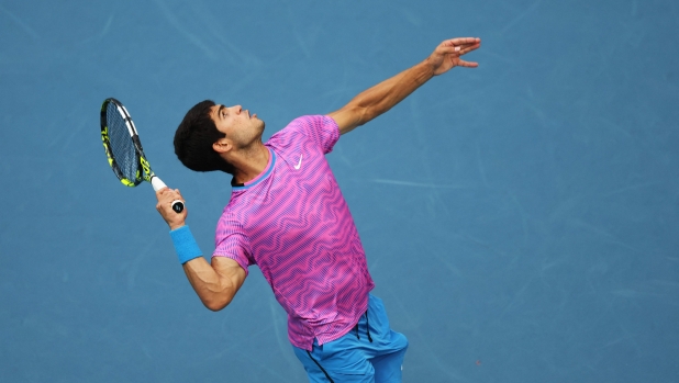 MIAMI GARDENS, FLORIDA - MARCH 26: Carlos Alcaraz of Spain serves against Lorenzo Musetti of italy during their match on day 11 of the Miami Open at Hard Rock Stadium on March 26, 2024 in Miami Gardens, Florida.   Al Bello/Getty Images/AFP (Photo by AL BELLO / GETTY IMAGES NORTH AMERICA / Getty Images via AFP)