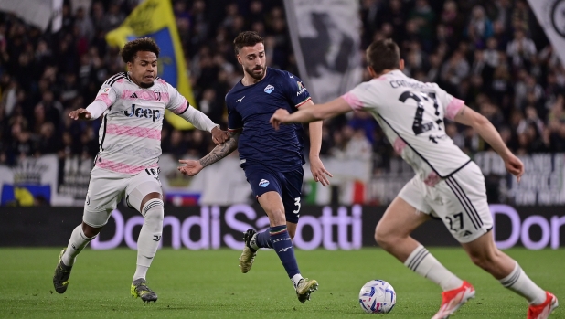 Lazio's Mario Gila (right) and Juventus' Weston McKennie in action during the Coppa Italia Semi-final (leg 1of 2)  soccer match between Juventus and Lazio at the Allianz Stadium in Torino, north west Italy - Tuesday, April 02, 2024 - Sport - Soccer  (Photo by Marco Alpozzi/Lapresse)