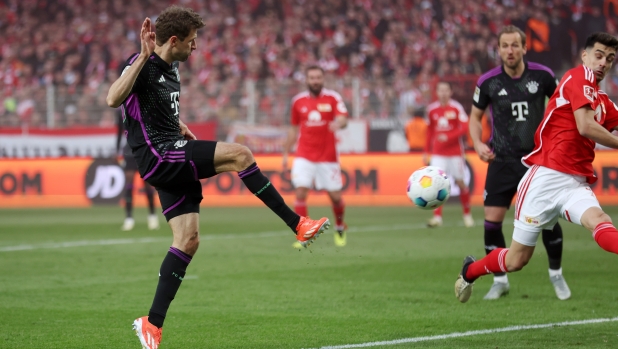 BERLIN, GERMANY - APRIL 20: Thomas Mueller of Bayern Munich scores his team's third goal during the Bundesliga match between 1. FC Union Berlin and FC Bayern München at An der Alten Foersterei on April 20, 2024 in Berlin, Germany. (Photo by Maja Hitij/Getty Images)