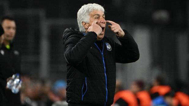 Atalanta's Italian coach Gian Piero Gasperini gestures from the technical area during the UEFA Europa League semi-final first leg football match between Olympique de Marseille (OM) and Atalanta at the Stade Velodrome in Marseille, southern France, on May 2, 2024. (Photo by CHRISTOPHE SIMON / AFP)