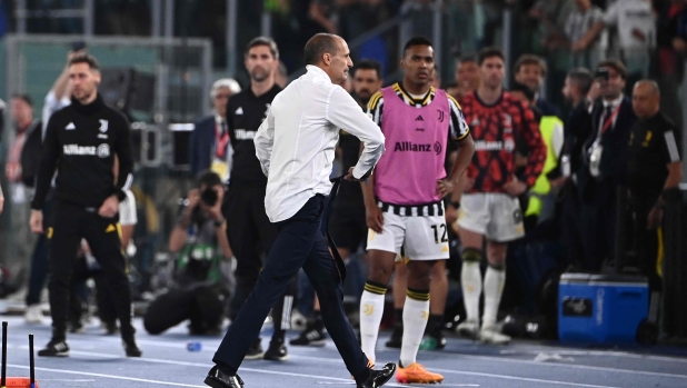 Juventus' Italian coach Massimiliano Allegri leaves the pitch after being expelled during the Italian Cup Final between Atalanta and Juventus at the Olympic stadium in Rome on May 15, 2024. (Photo by Isabella BONOTTO / AFP)